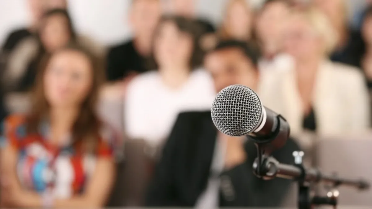 Memurlar TV programlarında moderatörlük yapabilir mi? Memurlar TV programlarında moderatörlük yapabilir mi?