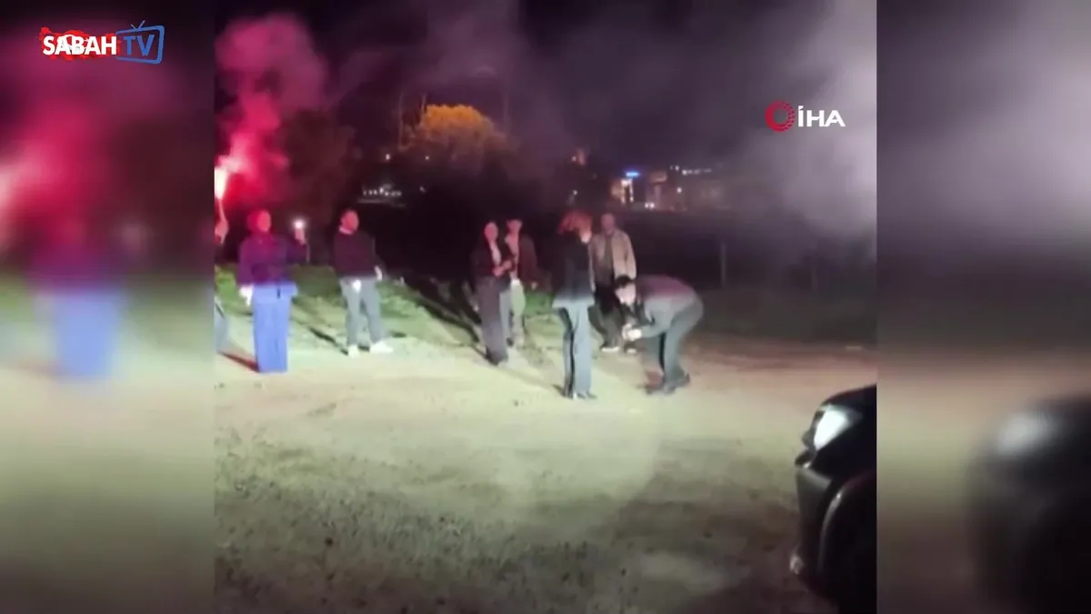 Samsun’da ilginç evlilik teklifi: Genç adam arkadaşlarından meydan dayağı yedi! | Video videosunu izle Samsun’da ilginç evlilik teklifi: Genç adam arkadaşlarından meydan dayağı yedi! | Video videosunu izle