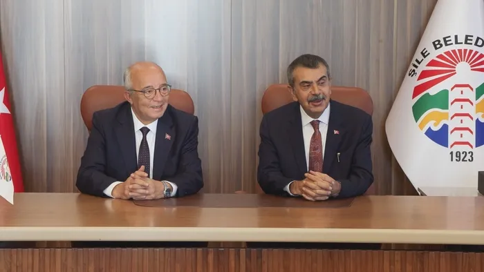 bakan-tekin-bu-yil-ortaokulu-bitiren-100-ogrencinin-45-tanesi-meslek-lisesine-gitti-1790334660848.jpg