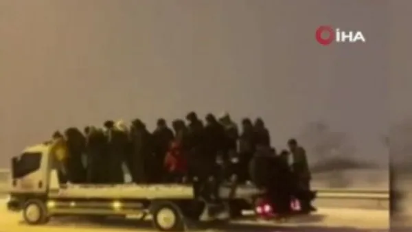 Arnavutköy'de yolda kalan vatandaşları çekici taşıdı | Video