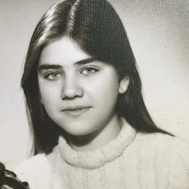 Çocukluk fotoğrafı ortaya çıktı! Türkiye güzeli olan bu ünlüyü tanıyabildiniz mi?