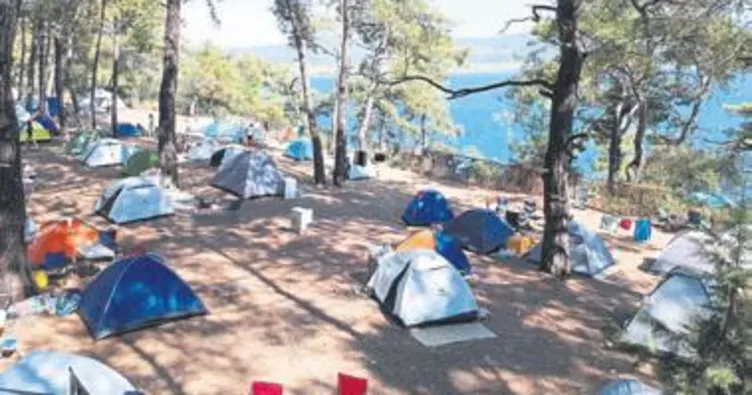 Sosyal mesafe ile çadır kampı