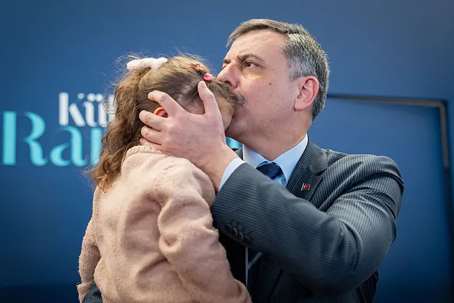 bakan-ciftciden-kulliyede-ramazan-etkinliklerine-ziyaret-1771946175390.jpg Bakan Çiftçi'den 'Külliye'de Ramazan' etkinliklerine ziyaret