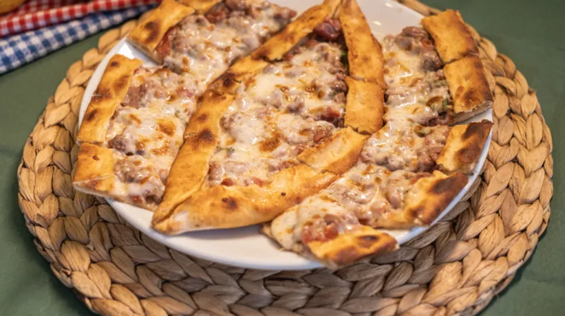 Kıymalı pide tarifi! Bir daha dışarıda yemeyeceksiniz