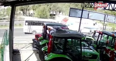 Muğla’da yolcu midibüsünün kamyona çarptığı kaza kamerada: 4’ü ağır 34 yaralı | Video