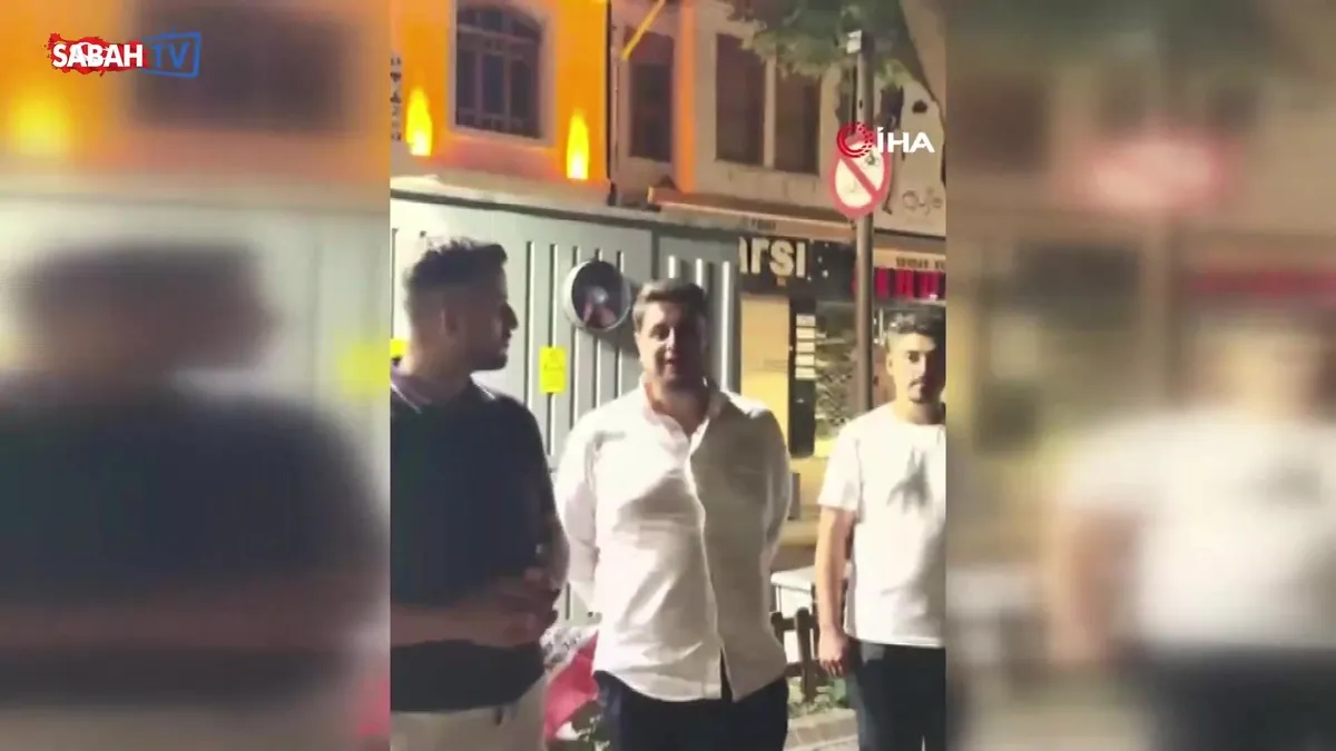 Eskişehir’de Hamamyolu Caddesi’nde 15 Temmuz afişlerinin indirildiği iddiası | Video videosunu izle Eskişehir’de Hamamyolu Caddesi’nde 15 Temmuz afişlerinin indirildiği iddiası | Video videosunu izle