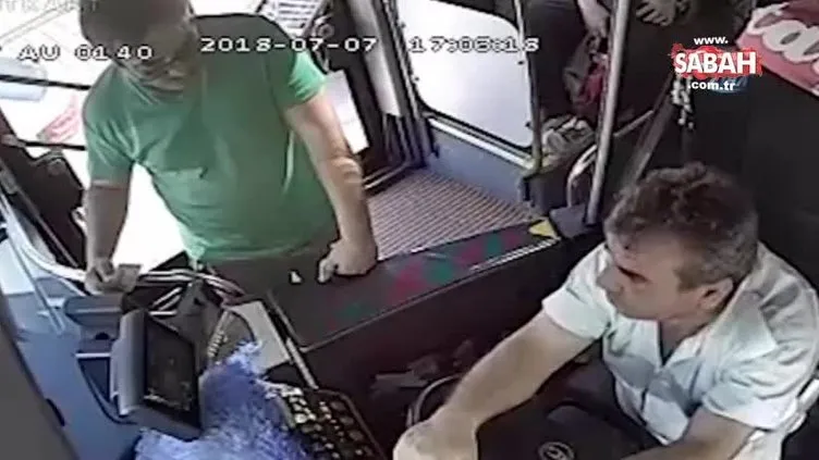 Otobüste yumruklu kavga kamerada!