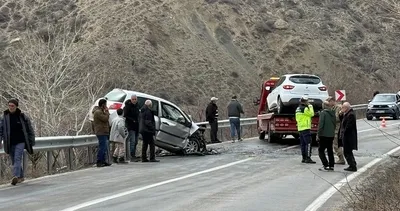 Erzincan-Kemah yolunda iki araç kafa kafaya çarpıştı! 4 yaralı #erzincan