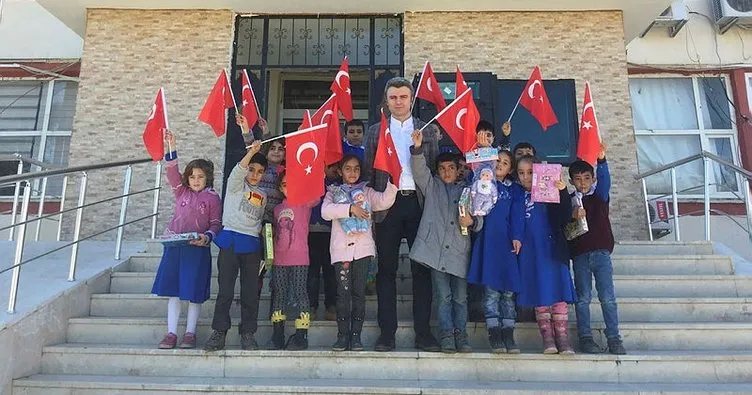 Miniklerden Kaymakama Türk bayraklı ziyaret