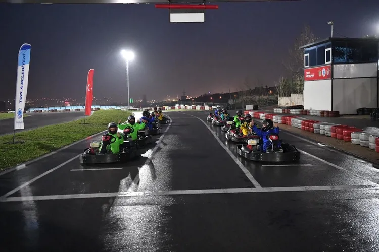 tuzla-karting-pistinde-yagmur-altinda-muthis-yaris-1640958312811.jpg