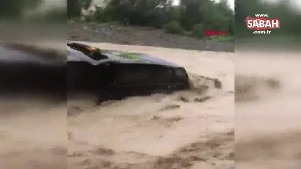 SON DAKİKA: Samsun'da sel sularında sürüklenen araçtaki ölüm kalım mücadelesi kamerada!
