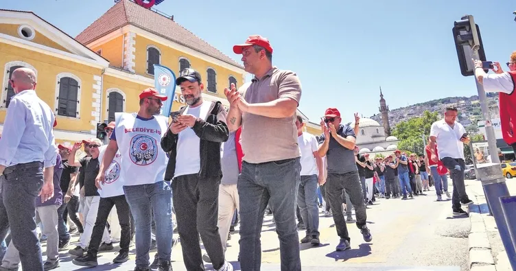 İzmir’de Belediye işçileri sokakta