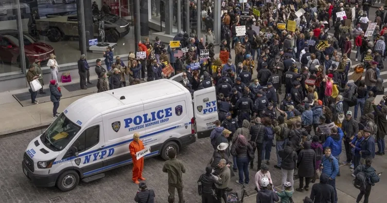 Ünlü milyarder Musk protesto edildi: 9 kişi gözaltına alındı