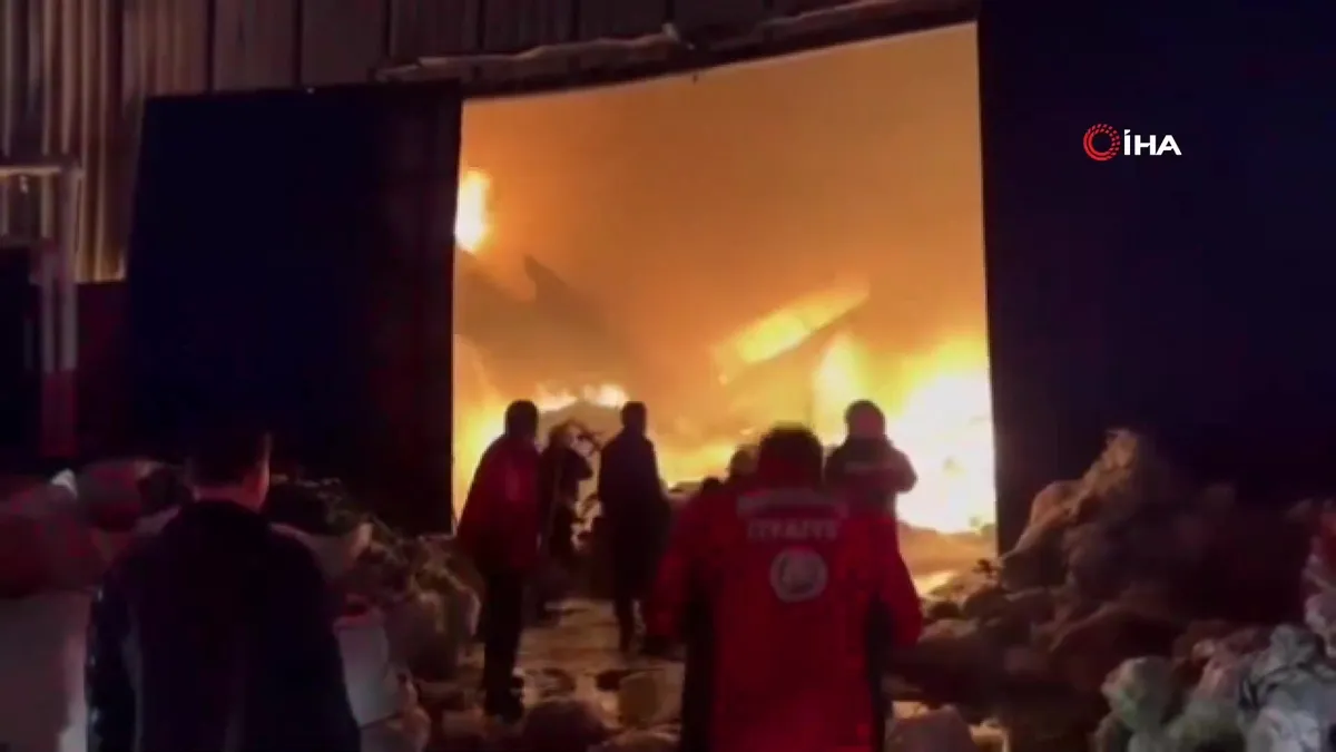 Mersin’de geri dönüşüm tesisinde yangın | Video videosunu izle Mersin’de geri dönüşüm tesisinde yangın | Video videosunu izle