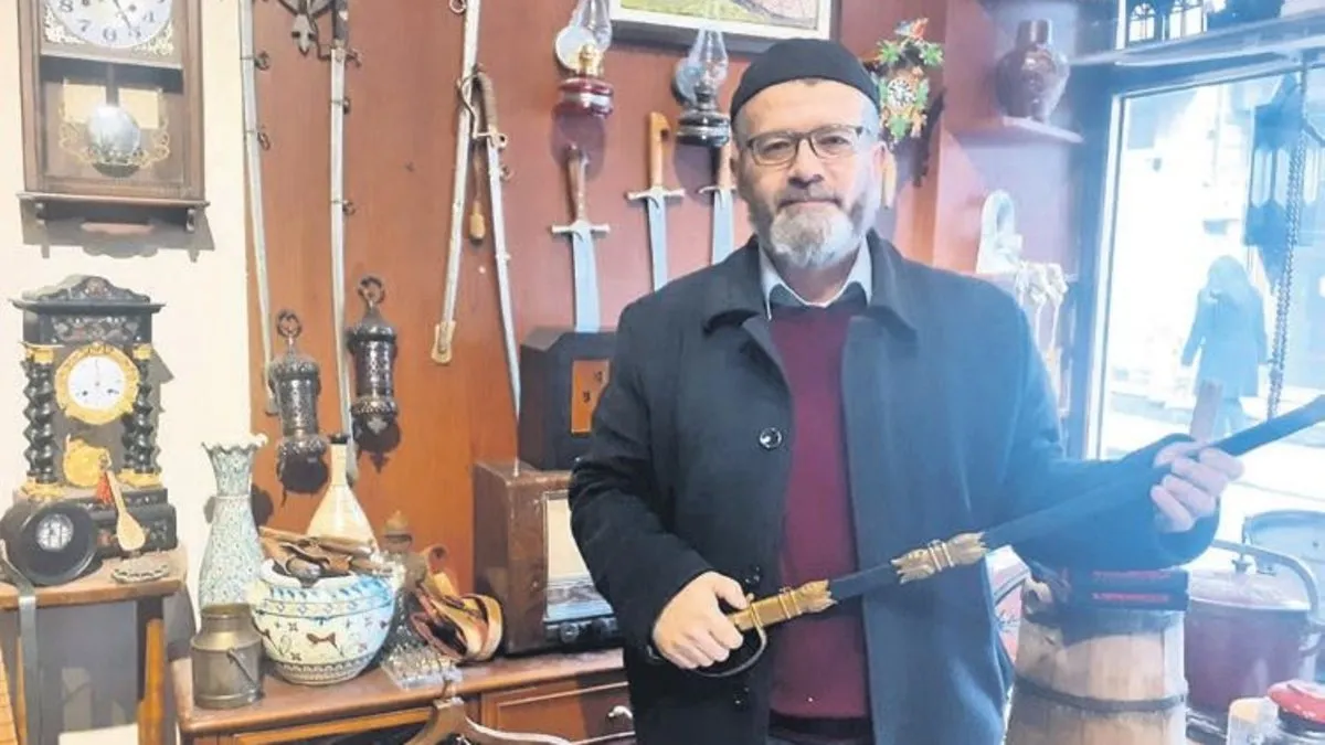 Antika merakı mesleği oldu