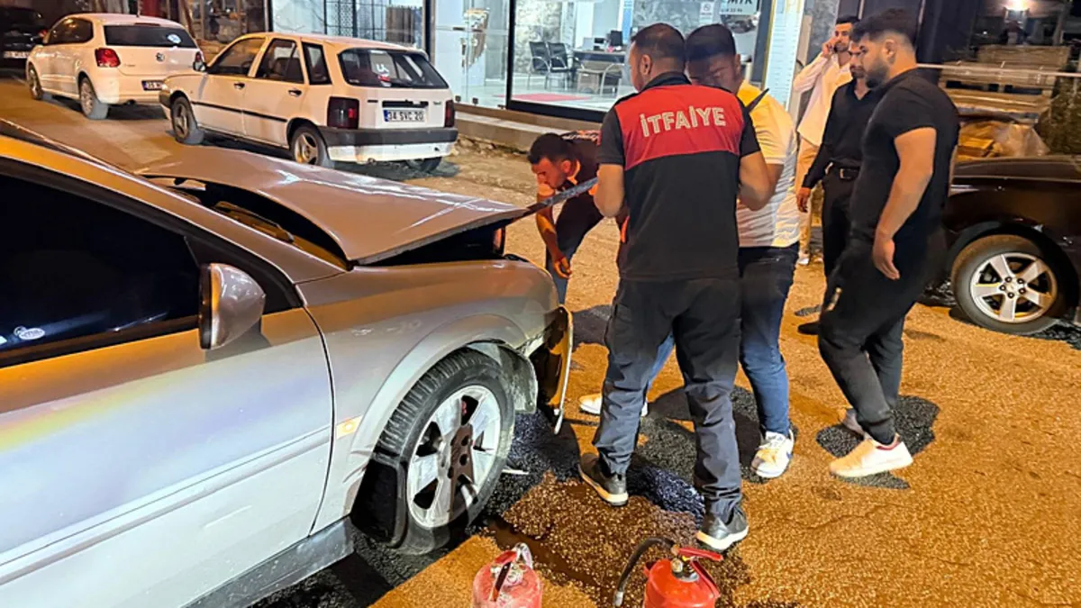 Osmaniye’de iki otomobil çarpıştı: 3 yaralı Osmaniye’de iki otomobil çarpıştı: 3 yaralı