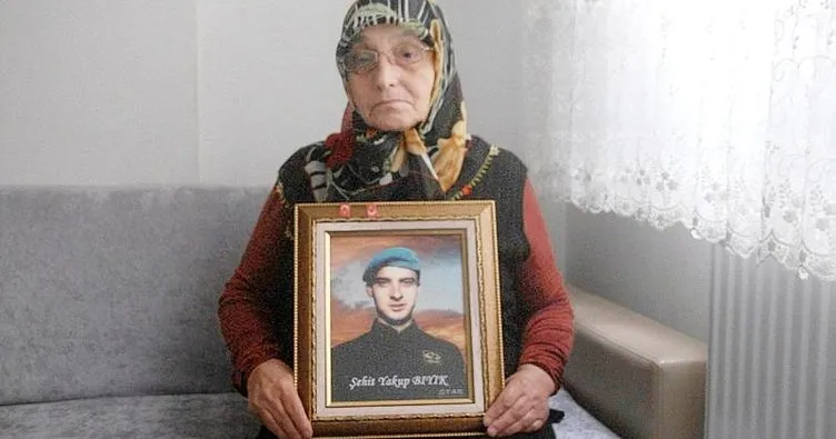 Rizeli şehit annesinden CHP’ye tepki: Oğlumun katilleriyle birlikte