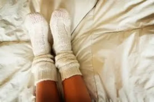 Çorapla uyumak sağlığa zarar veriyor