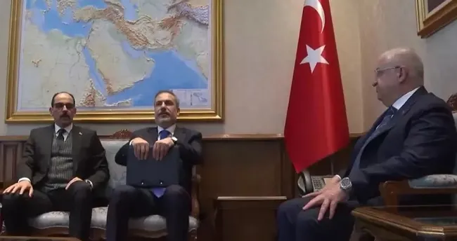 Son dakika: MSB'de kritik zirve