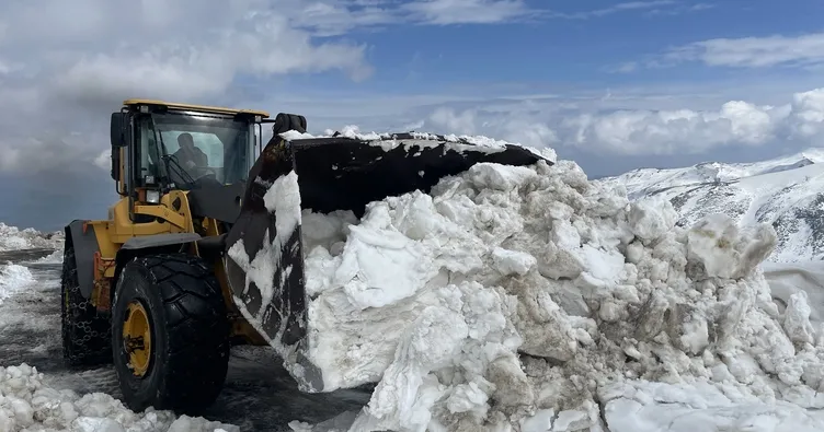 Muş’ta kar kalınlığı 5 metreyi buldu
