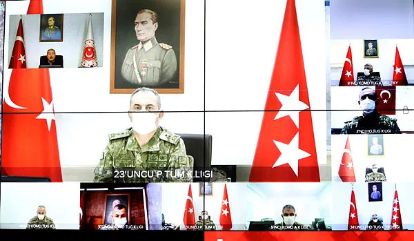 son-dakika-harekat-merkezinden-ilk-kareler-geldi-pence-yildirim-ve-pence-simsek-harekatini-bakan-akar-yonetiyor-1619274047709.jpg