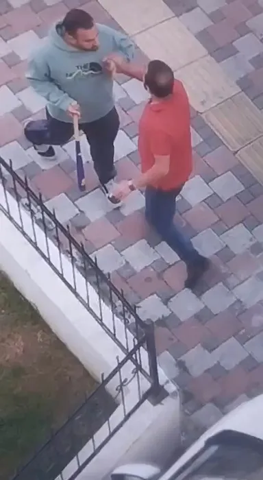 Yer İstanbul Esenler: Beyzbol sopalı park kavgası kamerada!