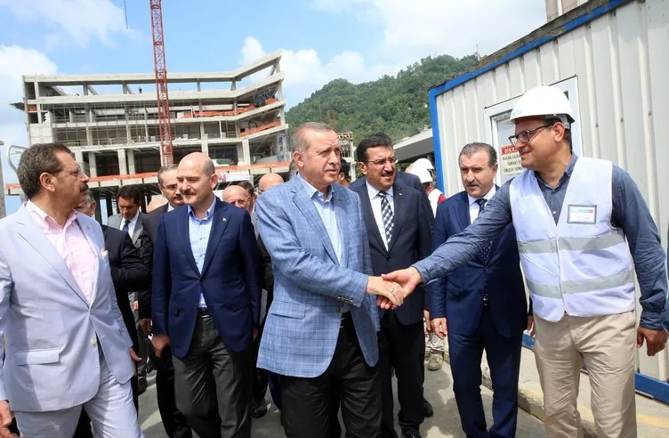 Cumhurbaşkanı Erdoğan, Sarp Gümrük Kapısı’nda incelemelerde bulundu