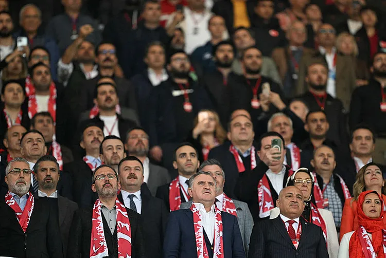 genclik-ve-spor-bakani-bak-almanya-kapilarini-aralamis-olduk-1697409795373.jpg