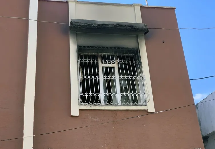 Uyuşturucu parası vermeyen annesi ile kavga etti: Evi ateşe verdi