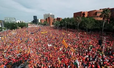 1 milyon Katalan sokaklara döküldü