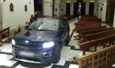 Son dakika: Arabayla kiliseye daldı! ’Şeytandan kaçtım’ dedi