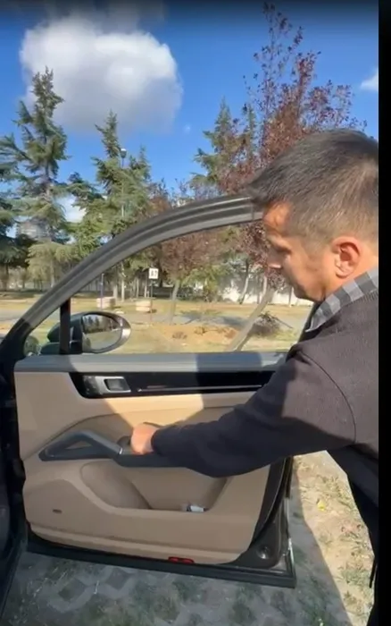 Sıfır kilometre Porsche ayıplı çıktı: 16 milyonluk araçta şemsiyeli yolculuk!