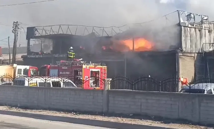 Yer Niğde: Tamirhane alev topuna döndü!