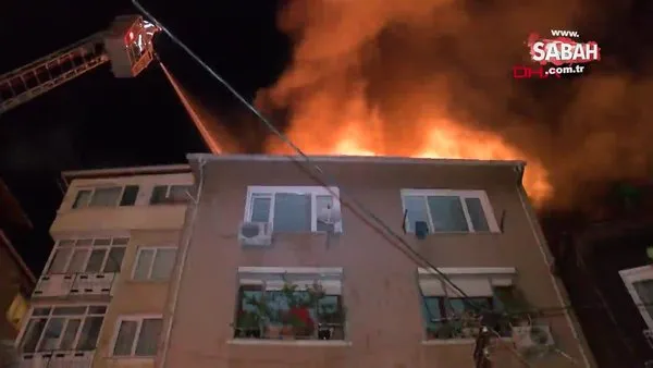 İstanbul Beşiktaş'ta 4 katlı binanın çatı katı yandı | Video