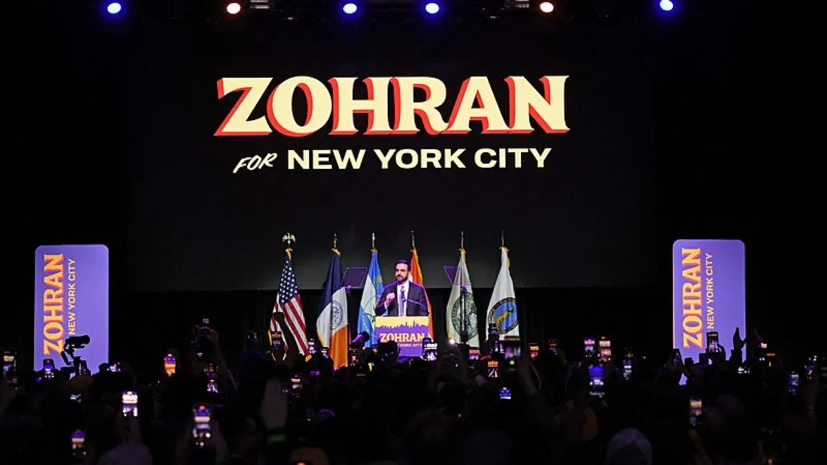 ABD siyasetinde bir ilk: Müslüman aday Mamdani sandıktan birinci çıktı! Beyaz Saray’dan “Trump” göndermesi ABD siyasetinde bir ilk: Müslüman aday Mamdani sandıktan birinci çıktı! Beyaz Saray’dan “Trump” göndermesi