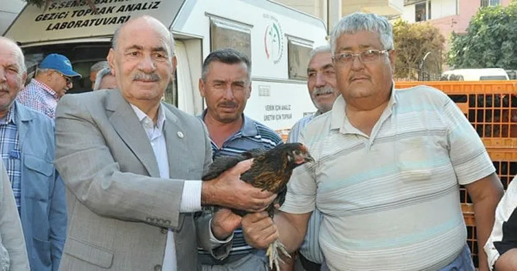 Ziraat Odası köylüye tavuk dağıttı