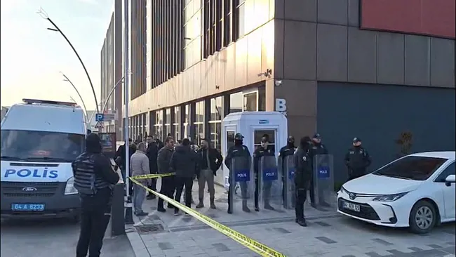 SON DAKİKA... Uşak Belediyesi’ne 2. dalga operasyon! Ekipler adreslerde arama yapıyor...