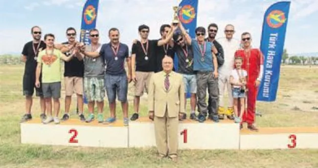 66 yaşında 12 bin feetten atladı