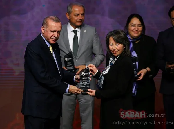 Ankara Üniversitesi İlahiyat Fakültesi'nin 70. kuruluş yıl dönümünde Başkan Erdoğan'a özel hediye