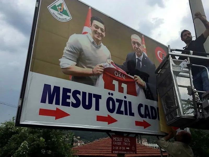 Zonguldak'taki Mesut Özil tabelasının açılış töreni ...