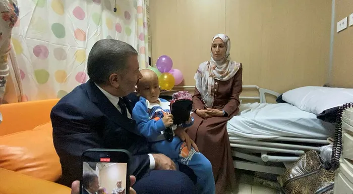 son-dakika-bakan-fahrettin-kocadan-gazze-aciklamasi-26-hasta-turkiyeye-getirilecek-1700066876497.jpg SON DAKİKA | Bakan Fahrettin Koca'dan 'Gazze' açıklaması! 27 hasta Türkiye'ye getirildi