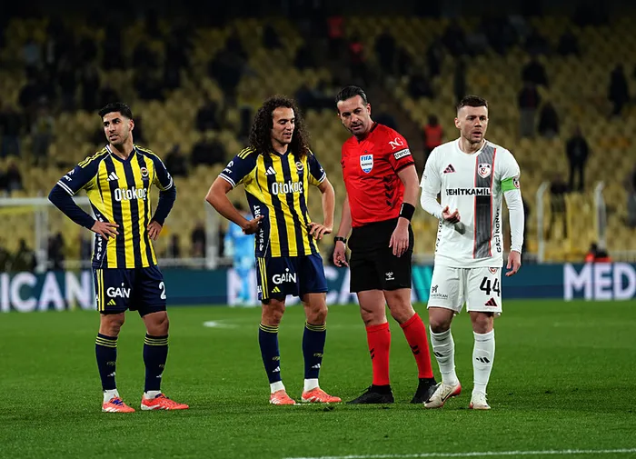 canli-super-ligde-fenerbahce-gaziantep-fk-maci-1773768703825.jpeg
