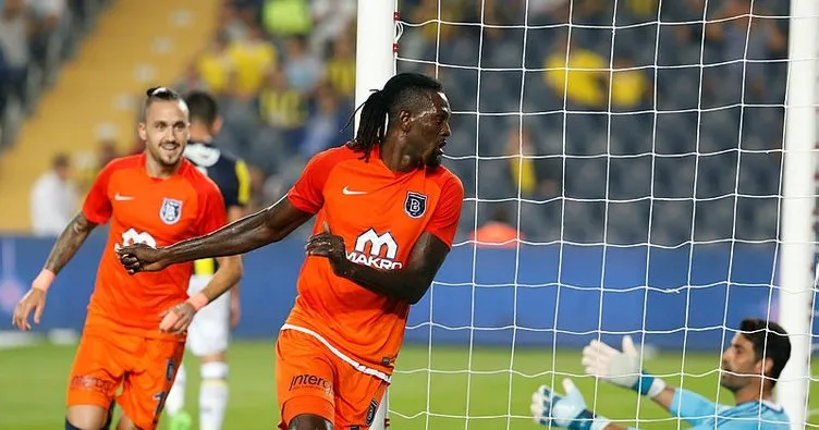 Adebayor, Fenerbahçe’nin golcülerini katladı