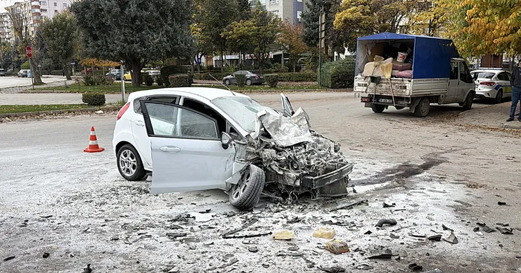 Eskişehir’de acı kaza: Kamyona çarpan otomobilin sürücüsü hayatını kaybetti!
