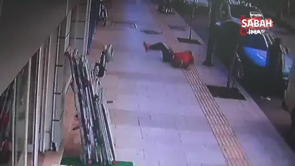 Balkondan düşen kadının altında kalmaktan saniye farkıyla kurtuldu | Video