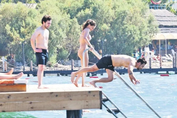 ’Kanka’ takımı tatilde! Burak Dakak ve Mert Yazıcıoğlu set öncesi enerji depoladı! İkili arasında su sızmıyor...