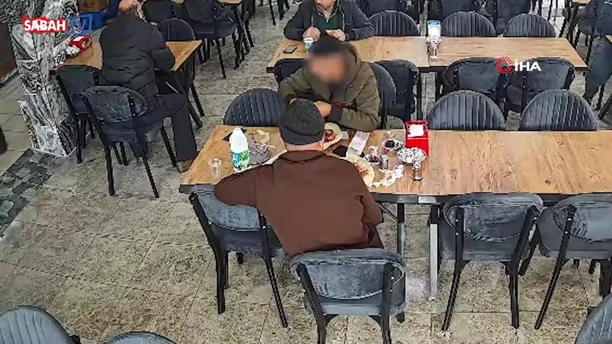 Restoranda yiyip içtiler, tek kuruş ödemeden kaçtılar! O anlar kamerada | Video videosunu izle Restoranda yiyip içtiler, tek kuruş ödemeden kaçtılar! O anlar kamerada | Video videosunu izle