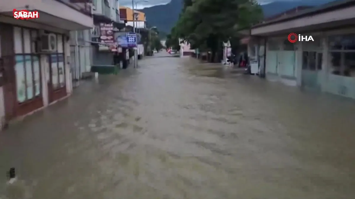 Kastamonu’da sel felaketi! Evler ve araçlar su altında kaldı | Video videosunu izle Kastamonu’da sel felaketi! Evler ve araçlar su altında kaldı | Video videosunu izle