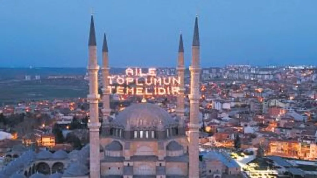 Mahyalar aile için aydınlandı – Yaşam Haberleri Mahyalar aile için aydınlandı – Yaşam Haberleri