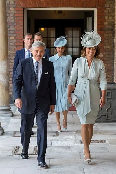 Prens William ve Kate Middleton ailesinin beş üyesi ilk kez aynı karede